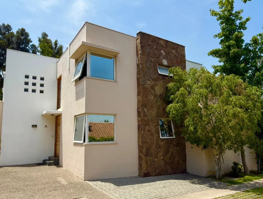 Moderna Casa Mediterránea La Reina Alta UF 17000